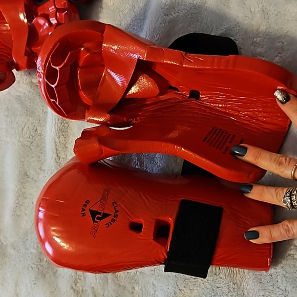 Century Gear karate gloves - Picture 1 of 5